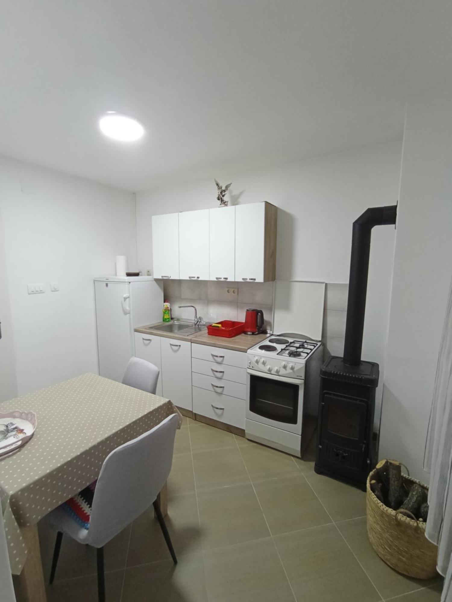 Ferienwohnung Luce Kijevo Exterior foto